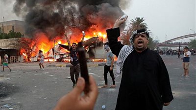 حرق عدد من الأحزاب والدوائر الحكومية بالمحافظات العراقية