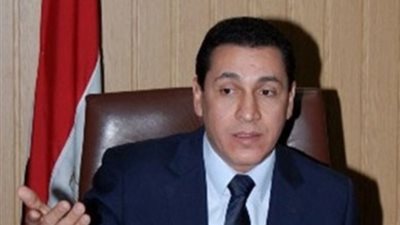 محافظ الشرقية يستقل سيارات السرفيس والتاكسي «متنكرا» لضبط التسعيرة