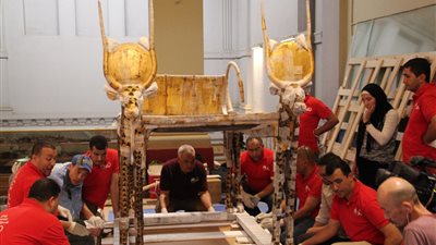 المتحف الكبير يستقبل العجلة الحربية والسرير الجنائزي لتوت عنخ آمون