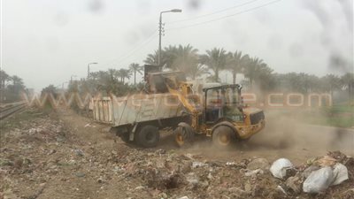 بالصور.. رفع 90 طن قمامة بشبين القناطر