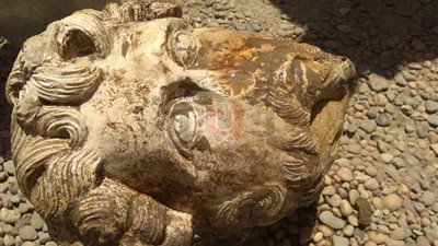 الكشف عن رأس تمثال الإمبراطور ماركوس بمعبد كوم أمبو بأسوان