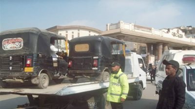 مصادرة 5 تكاتك مخالفة بمركز أرمنت بالأقصر