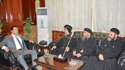 بالصور.. محافظ الأقصر يستقبل وفد الكنيسة للتهنئة بمناسبة عيد الفطر