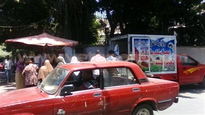 بالصور.. توافد المواطنين على منافذ بيع المواد الغذائية بالإسكندرية