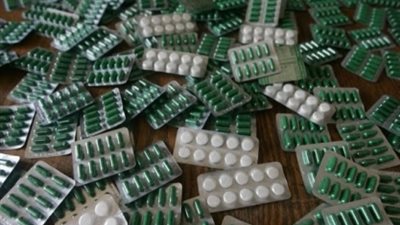 حبس راكب لاتهامه بمحاولة تهريب أقراص الترامادول في مطار القاهرة