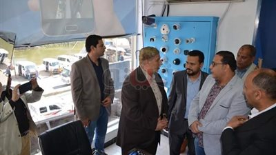 محافظ الإسماعيلية يتفقد أحد النماذج الناجحة لقروض «مشروعك» (صور)