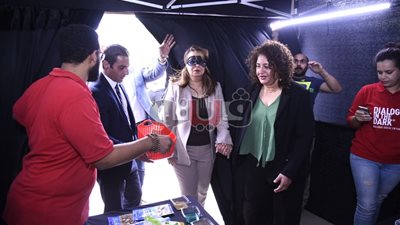 وزيرة التضامن تشارك في حفل تجربة حوار في الظلام (صور)