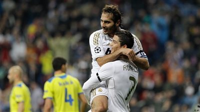 معاناة وعزلة.. نجم كروي يكشف عن تجربته في ريـال مدريد