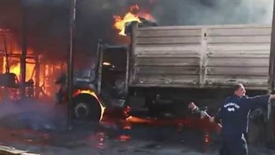 تحويلة مرورية بطريق الإسكندرية الزراعي عقب اشتعال النيران بسيارة نقل