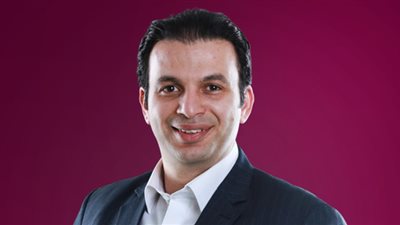 هل يُمكن زراعة الشعر للمراهقين؟ استشاري يُجيب