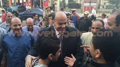 بالصور.. وصول محافظ الدقهلية لأداء صلاة العيد بمسجد النصر