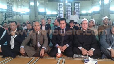 بالصور.. «محافظ الشرقية» يؤدي صلاة العيد بمسجد الفتح