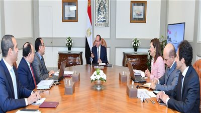 السيسي يكلف ببذل أقصى جهد للبناء على ما تحقق من تطورات إيجابية في المؤشرات الاقتصادية.. توفير فرص عمل جديدة للشباب.. تفعيل دور صندوق مصر السيادي.. تحسين مستوى المعيشة.. وضمان تحصيل إيرادات الدولة