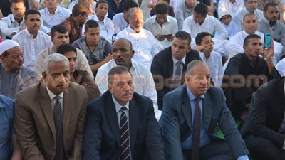 بالصور.. محافظ البحر الأحمر يتلقى تهنئة عيد الفطر من المواطنين