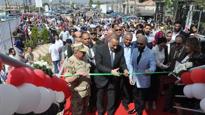 محافظ الجيزة يفتتح كوبري مشاة جامعة مصر للعلوم والتكنولوجيا (صور)