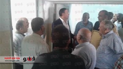 بالصور.. «رئيس بيلا» يتفقد مكاتب العاملين بالمجلس