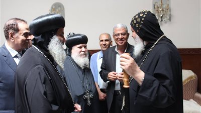 روح المحبة تخيم على قداس مارمرقس الرسول في قنا (صور)