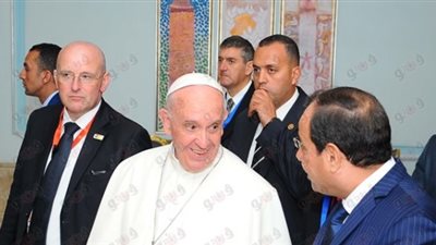 بالفيديو.. تفاصيل قداس بابا الفاتيكان باستاد الدفاع الجوي.. 17 أتوبيسًا لنقل الأقباط للمشاركة في الصلاة.. «فرانسيس» يبارك زواج عروسين.. حمام السلام يرفرف.. والأطفال يحتفلون بالزيارة بالبالون