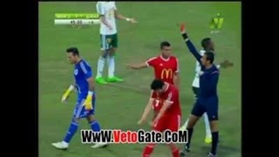 بالفيديو.. «رمزي صالح» يطرد بعد ضربه لاعب الحدود بدون كرة