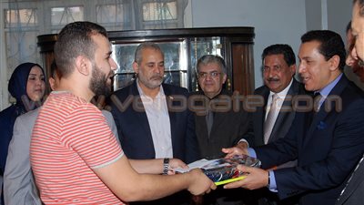 بالصور.. محافظ الشرقية يهنئ الأيتام والمرضى بعيد الفطر