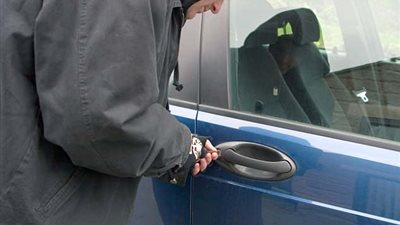 أدوات مساعدة للصوص السيارات (صور)