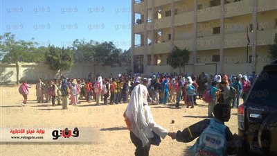 بالفيديو والصور.. أولياء أمور طلاب مدرسة بالشرقية يهددون بالاعتصام