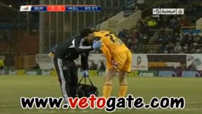 بالفيديو.. جدو يخرج مصابًا أمام بيرنلى فى الشوط الثانى