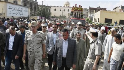 محافظ البحيرة يتقدم جنازة شهيد سيناء بمسقط رأسه بشرنوب (صور)