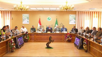 محافظ الشرقية يشدد على صرف الحد الأدنى للأجور