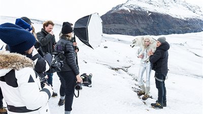 بالفيديو والصور.. مراهقان يصوران أحدث جلسة لأزياء «مونكلير»