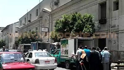 لحوم فاسدة في شوارع مصر.. سيارات  تنتحل صفة «منفذ وزارة الزراعة» تبيع مجمدات مجهولة المصدر.. الطب البيطري: اللحوم المضبوطة مذبوحة خارجة السلخانة.. «مواطنون ضد الغلاء»: المنتجات تصل