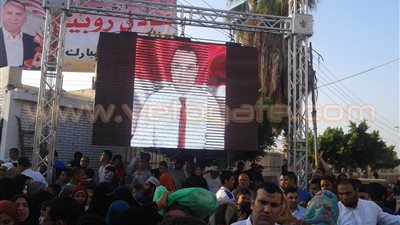 بالصور.. مرشحو النواب يستغلون ساحات العيد في الدعاية بالإسماعيلية