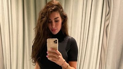 ياسمين صبري تخطف الأنظار بالأسود في أحدث ظهور لها