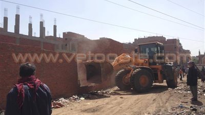 بالصور.. إزالة 30 حالة تعد على الأراضي الزراعية بشبرا الخيمة