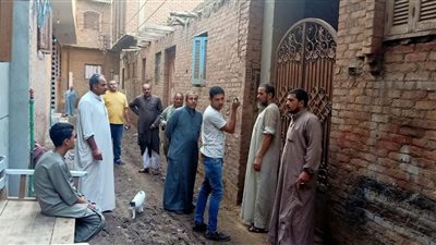 تسرب المياه بمنازل قرية طنط الجزيرة بالقليوبية يثير ذعر الأهالي (صور )