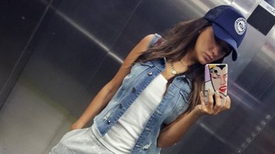 إطلالة مى عمر بـ«الكاجوال» تشعل «إنستجرام»