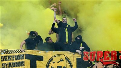 90 ألف يورو غرامة مالية على دورتموند بسبب الألعاب النارية
