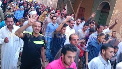 بالصور.. عناصر الإرهابية تنظم مسيرات مسائية بالمنيا