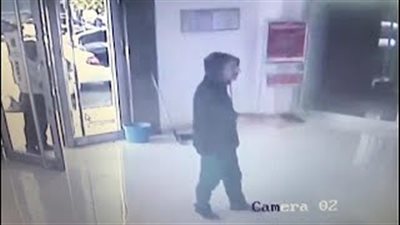 نهاية لص حاول سرقة مصرف مستخدما مسدس بلاستيكي (فيديو)