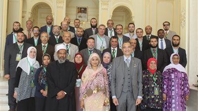 زوجة رئيس تشاد تستقبل قافلة الأزهر الطبية في القصر الرئاسي (صور)