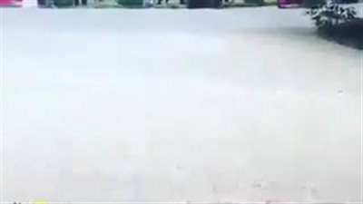 تصرف غريب لعروسان يشعل حفل زفافهما (فيديو)