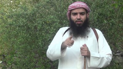 بالصور.. إرهابي كويتي يتلقى عرضا قطريا للإقامة بها