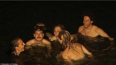 بالصور.. حمامات سباحة سرية تحت الأرض في باريس