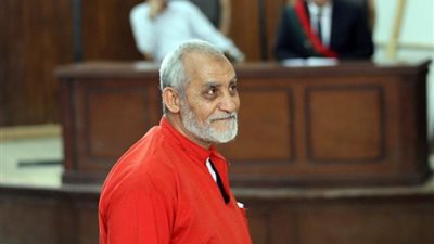 مصدر: بديع يرفض صلاة العيد خلف إمام الأوقاف داخل السجن