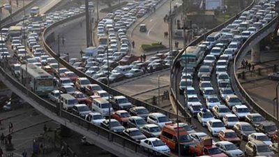 بالصوت.. كثافات مرورية بكوبري «15 مايو» وطريق الأوتوستراد