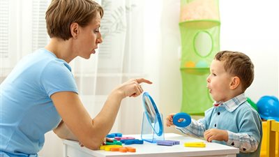 كيف تربين طفلك بالطرق الصحيحة (فيديو)