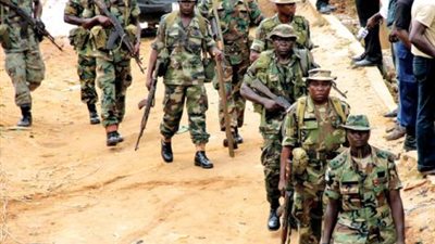جيش نيجيريا يتعهد بالتعامل بحزم مع الجنود المتورطين بسرقة البترول