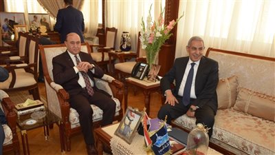 وفد روسي في القاهرة الأسبوع المقبل لبدء إنشاء المنطقة الصناعية.. مميش: معدلات تنفيذ البنية التحتية تسير بشكل سريع.. المفاوضات مع موانئ دبي أوشكت على الانتهاء.. تأسيس مجمع سكني للخبراء والعاملين