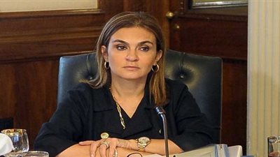 وزيرة التعاون الدولى تزور مدرسة الثورة للغات لمتابعة سير العمل