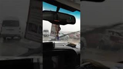 شاهد ماذا فعلت الأمطار الغزيرة بالسيارات في السعودية (فيديو)